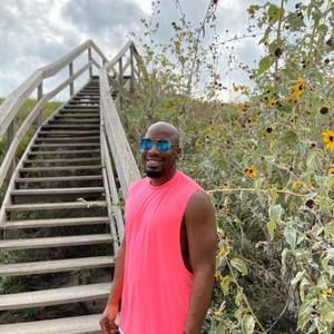 Meet your Posher, Dennis